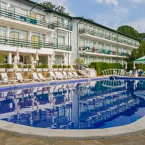 Kini Park & Free Parking Golden Sands